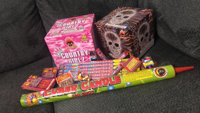 We may have gotten a little bit carried away... 🤷🏽&zwj;♀️ Pink smoke and pink fireworks... I&rsquo;m definitely<a href="/tag/newengland"class="tags"><span>#newengland</span></a><a href="/tag/entertainer"class="tags"><span>#entertainer</span></a><a href="/tag/maine"class="tags"><span>#maine</span></a><a href="/tag/datenewengland"class="tags"><span>#datenewengland</span></a>