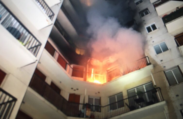PompiersParis's tweet photo. #Intervention Incendie rue des ternes, dans le 17e arrondissement de Paris. Merci d'éviter le secteur. https://t.co/kHBpUL4vp7