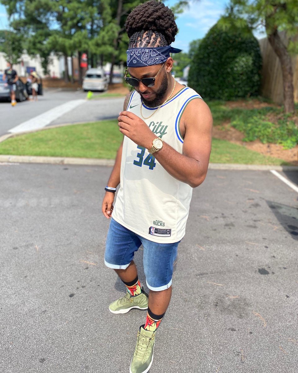 isthatalex__'s tweet photo. Call me Greek Freak, Big Bucks lil B%#ยฅh. ๐ฆ๐ฐ #HaywireWeekend #AtlantaMy3rdHome #WishYouWereHere ๐ฅ https://t.co/uD4Ayli7t4