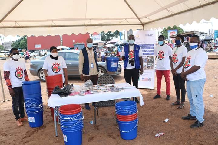 Merci #AGILE Internationale pour cet appui au collectif <a href="/MKhaninma/">Collectif « Mou Corona Khaninma »</a>  de 150 kits sanitaires à l'occasion des  journées de sensibilisation appuyées par <a href="/OIMGuinee/">OIM Guinée</a>.
#moucoronakhaninma, #OIMguinée.