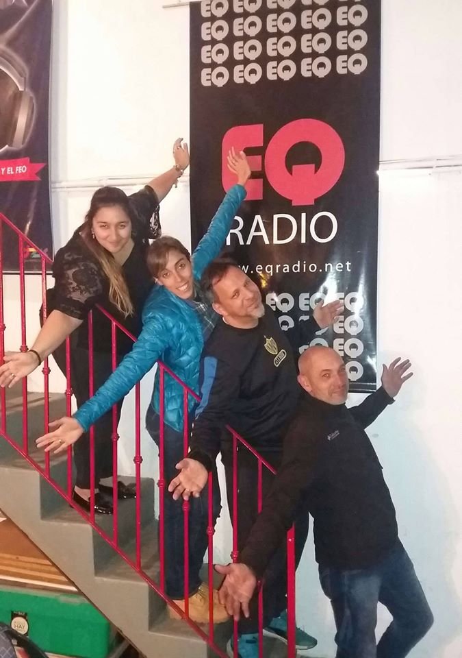 nadiecreeradio's tweet photo. #AIRE #Programa99🎧
Desde casa, estamos en vivo por @EQRadioNet hasta las 22hs.
#Noticias #Entrevistas #Deportes #Musica #Turismo #Agenda
🔊Escuchanos https://t.co/8RJhVgYcpj 💻
🔊Descargá #App #Playstore 📱
#NadieCreeEnLoQueOye👂
PD. Foto de cuando íbamos a la radio😊 https://t.co/qkiosyQtNb