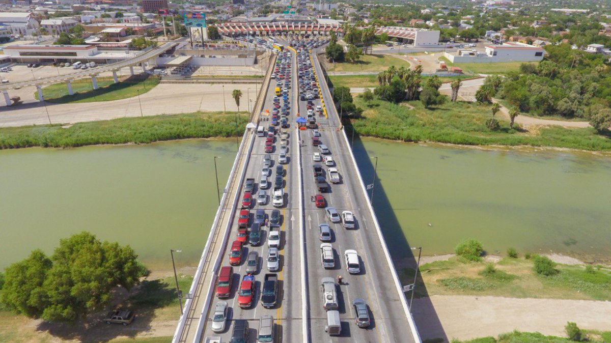 fgcabezadevaca's tweet photo. Ante la falta de respuesta del @GobiernoMX a nuestra solicitud, el @gobtam ha intensificado en Puentes Internacionales que compartimos con #Texas el despliegue de las brigadas de @CoeprisTam, apoyados por otras dependencias, para  frenar los cruces no esenciales. https://t.co/x21kc8gTGn