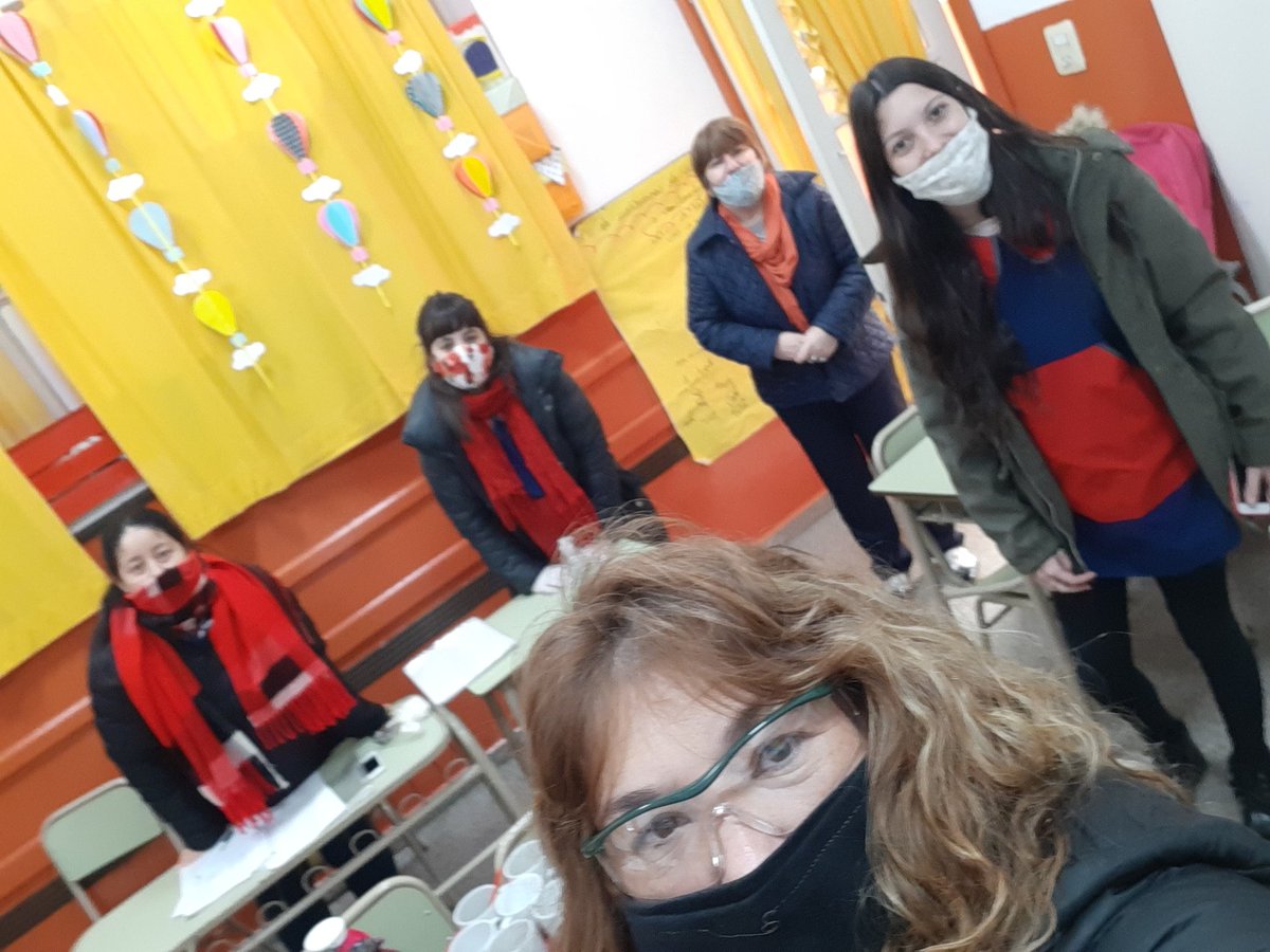 maribaigo's tweet photo. Entrega d bolsones https://t.co/dBphpd2927
