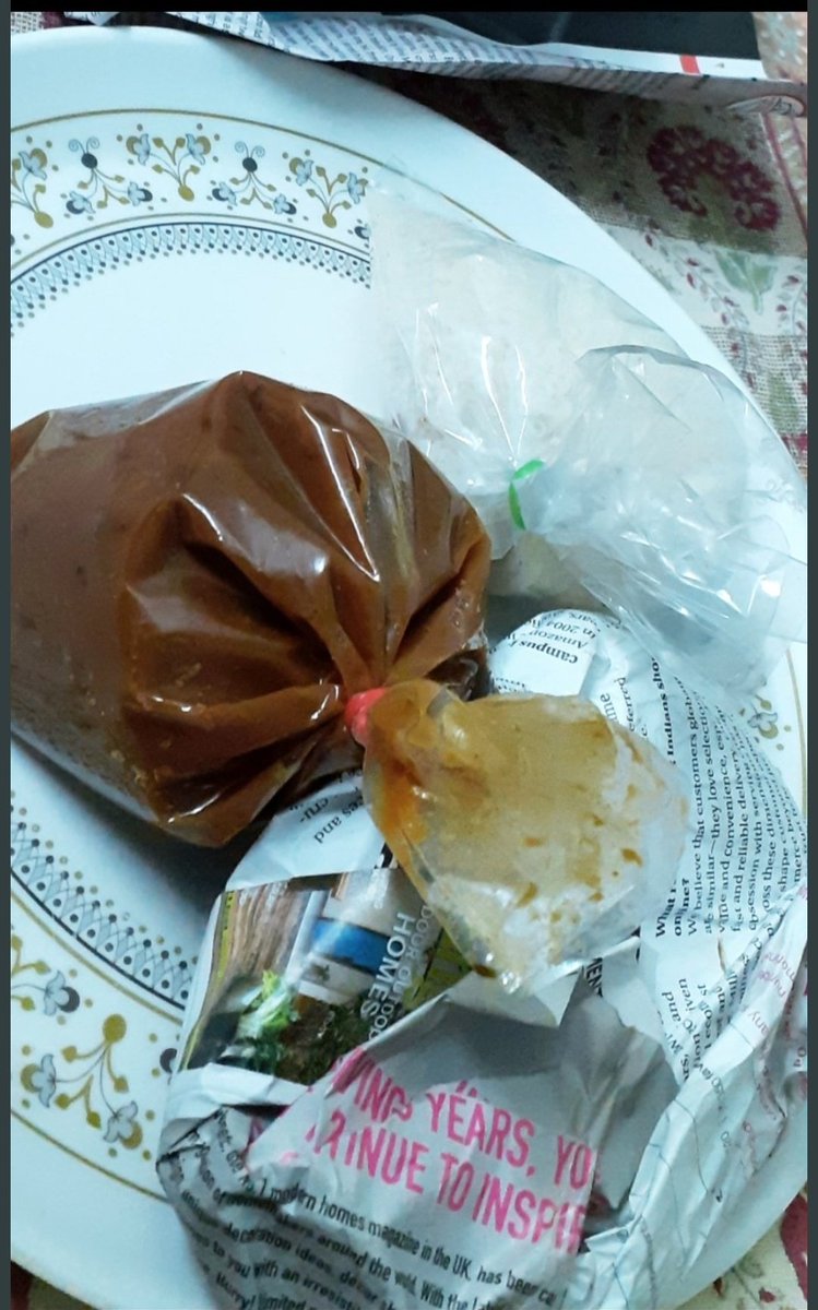 _kkkaran's tweet photo. Food served in filthy newspapers, food staff not wearing masks, hostel rooms not cleaned, no social distancing observed.
University to covid be like- 
"maa ka doodh piya hai toh humare students ko hoo ke dikha."
#bfuhs
#postponebdsexams
#COVID19India https://t.co/9T9NlAxxWH