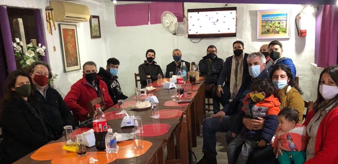 adolfovarelaUY's tweet image. Linda reunión con la barra de San Carlos, planificando y armando lo que se viene
#880LaListaDeSartori #RodrigoBlasIntendente