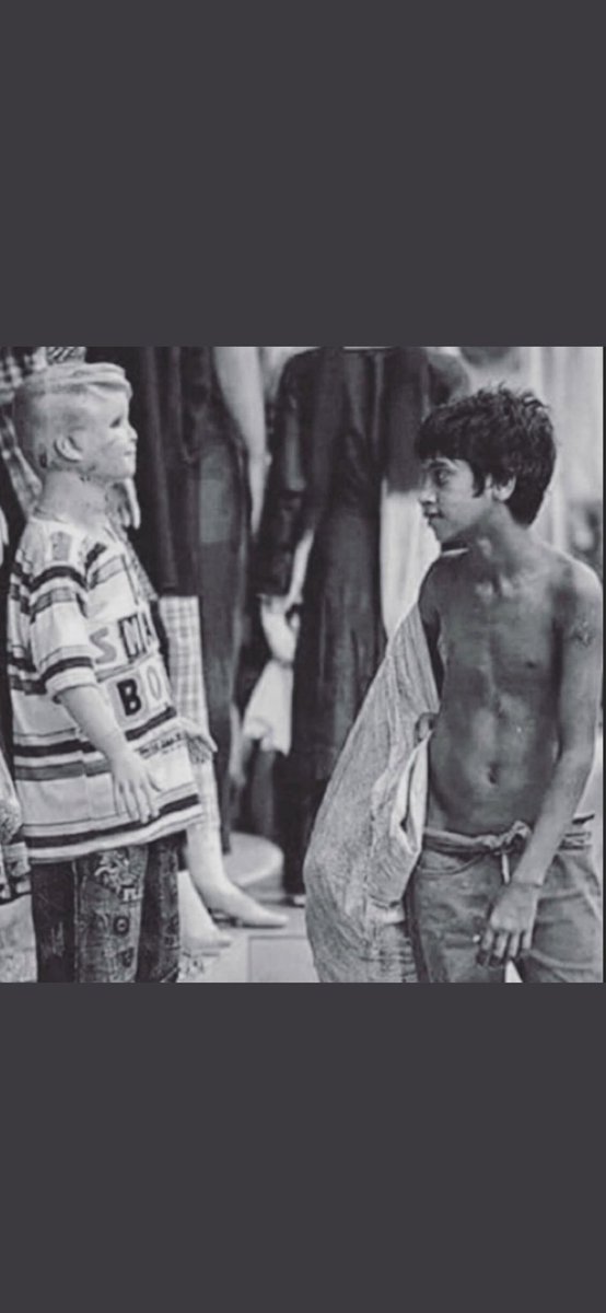 أنا الفقير الي جرح جلده  الثوب 
وأنت الجماد الي  هله  مكرمينه 

وشلون عاشوا الناس بصدور وقلوب
والحي عاري .... والصنم مكرمينه !

اللهم اغفر لنا وارحمنا