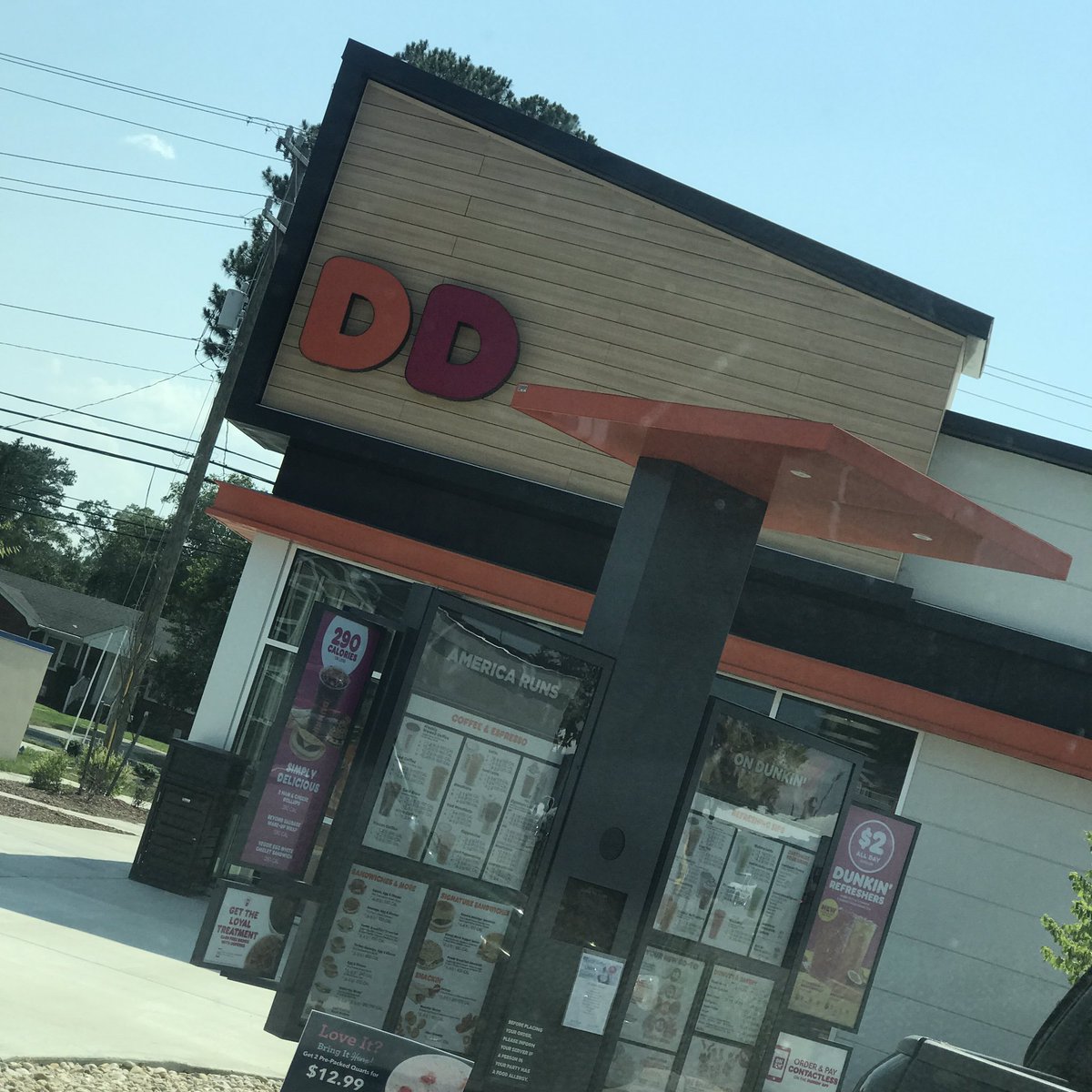 Pamelano1's tweet photo. Treat yourself to a little splurge once in a while! Trust me, you deserve it! @dunkindonuts #notsponsoredbutwishitwas #trythesnackinbacon #youwontregretit https://t.co/OWH1SbJgnR