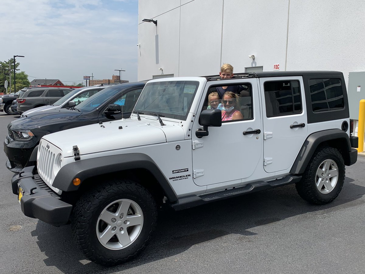 JayKondrk77's tweet photo. Traded in the lease and went for financing a used jeep.  Love it.  Wifey looks hot and came w a fantastic mix tape.  #ThanksHeather https://t.co/bjVa8GmmnJ