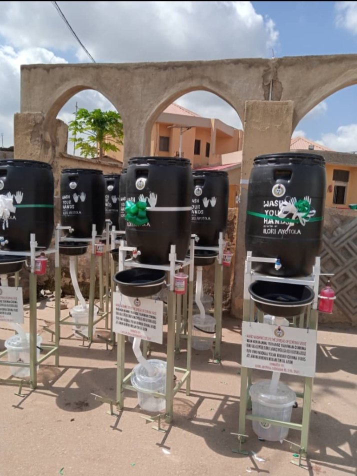 AyotolaIlori's tweet photo. I built and installed 10 foot-operated handwashing apparatuses in 10 communities within the FCT as a way to combat the spread of Covid-19

@SDGaction @NCDCgov @ncrs_ng 

#SDGs #GlobalGoals #StrongerTogether #SolidarityInAction #COVIDCitizenAction #Handwashing https://t.co/bmRHP1eHBH