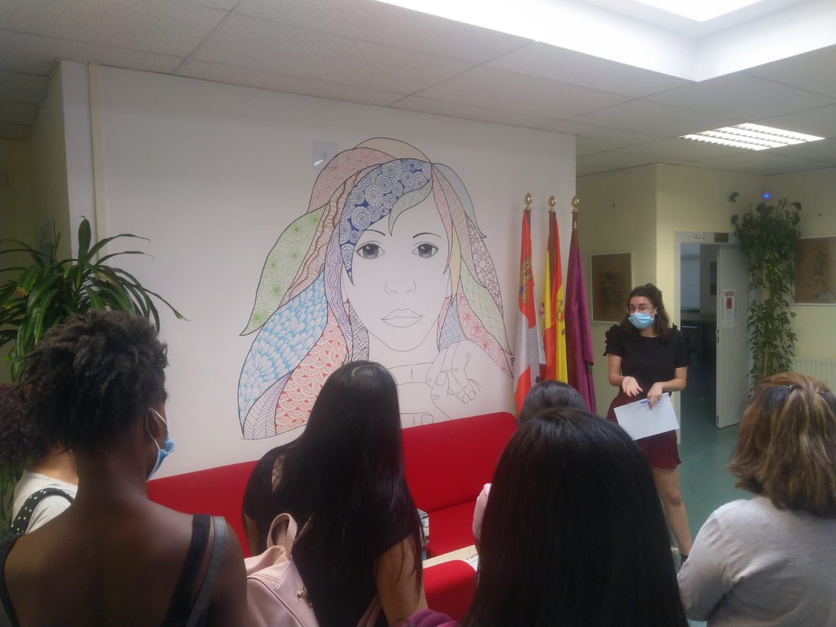 ProcomarVLL's tweet photo. Hoy las mujeres de nuestro centro AIA @REDACOGE han hecho una visita al Centro Municipal de la Igualdad @IgualdadVallad1. Han recorrido las instalaciones, les han explicado las actividades y talleres programados para el mes de julio y les han invitado a participar https://t.co/D8CocW8sOb