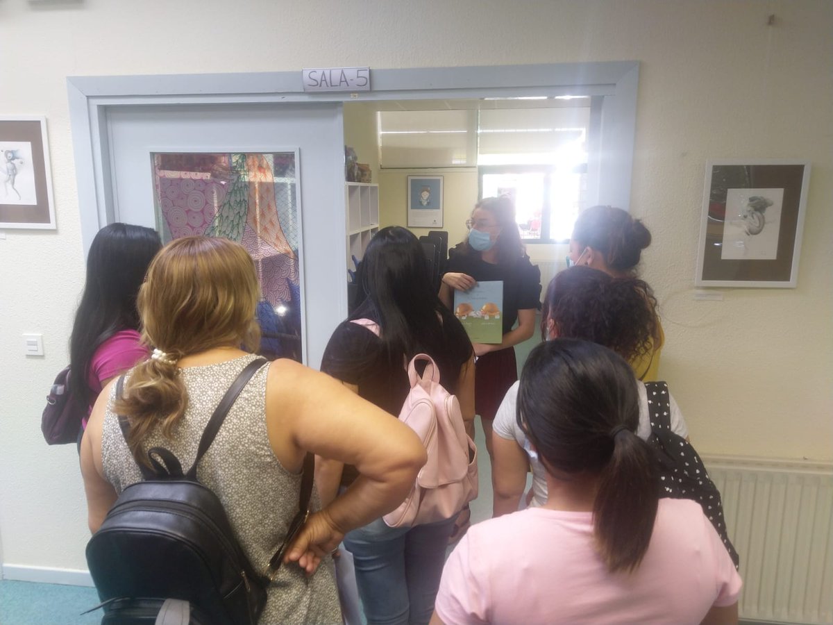 ProcomarVLL's tweet photo. Hoy las mujeres de nuestro centro AIA @REDACOGE han hecho una visita al Centro Municipal de la Igualdad @IgualdadVallad1. Han recorrido las instalaciones, les han explicado las actividades y talleres programados para el mes de julio y les han invitado a participar https://t.co/D8CocW8sOb