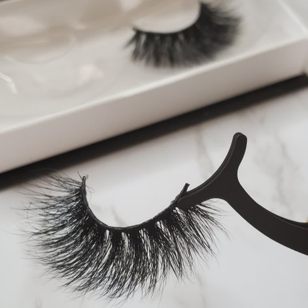 LashExcursion_'s tweet photo. ๐ญ๐ณ Roatan - is a fan favorite! Dramatic โ, Luscious โ, an all around Stunner โ.
.
Natural Luxe Collection - Coming Soon July 2020
.
.
#explore #explorepage #newmakeup #falselashes #minklashes #indielashes #indiebrand #indiebrandspotlight #scottsdale https://t.co/Tg6ApLzY2z