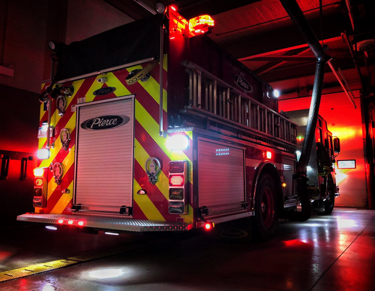 AndreLebel18's tweet photo. Un peu de fierté d’exercer le plus beau métier du monde avec un camion de première classe. #bathurstnb #canadianfirefighter #essentialservices #firefighters #FirstResponders https://t.co/IXJeOqpg77