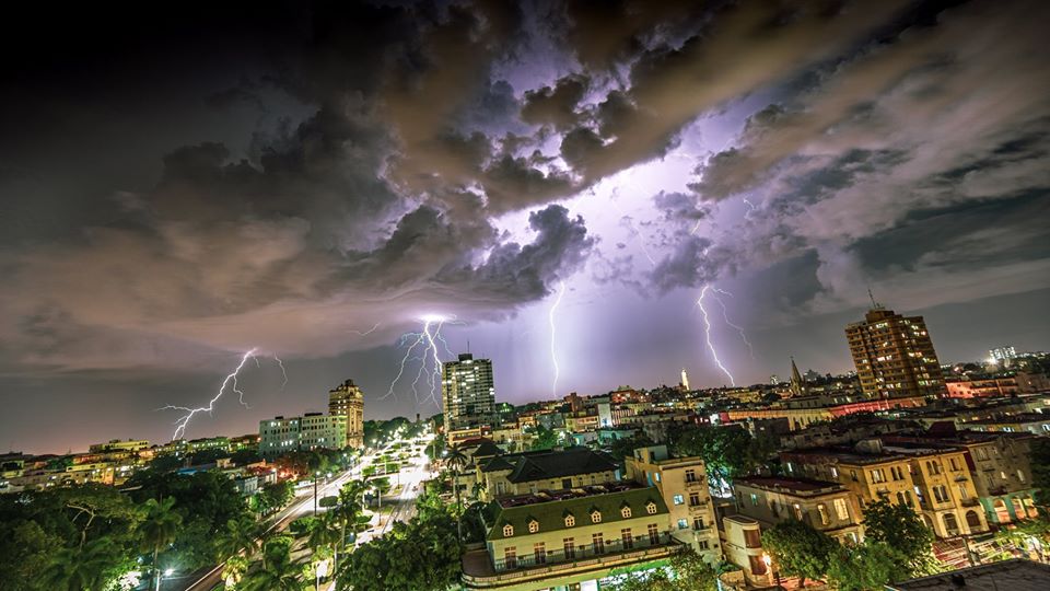Point2Cuba's tweet photo. Last night in #Havana #Cuba #photooftheday 
📸 Pepe Gavilondo https://t.co/UTDgJtrEQt