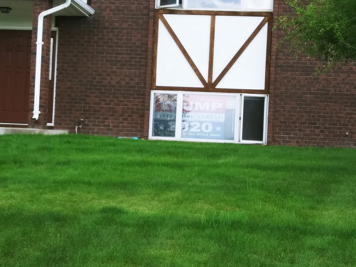 HelenaVictory20's tweet photo. Proud to be out talking to voters in Butte and Helena today. Lots of support for @SteveDaines, @MattForMontana, @GregForMontana, and @MTGOP! When we #LeadRight we #WinRed #mtpol #MTSEN https://t.co/UHI8nCF0qu