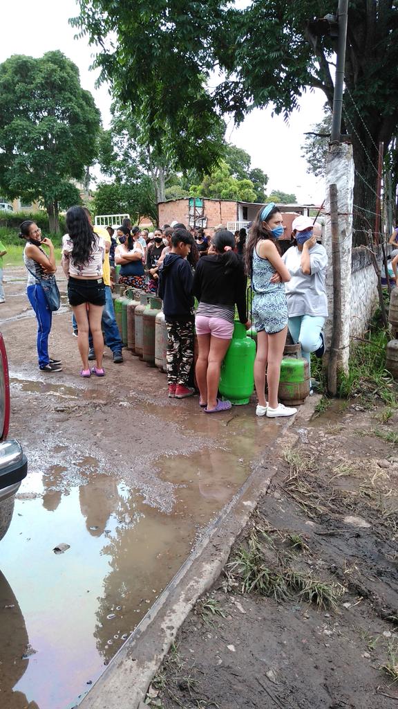 ClapLlanito's tweet photo. El dia de hoy 04-07-2020 se llevo a cabo la recolección de los cilindros de gas pertenecientes a nuestro CLAP LLANITO LIBERTADOR Y SECTOR ESCUELA del Municipio Capacho Nuevo con el fin de ser llenados y atender a nuestra comunidad..  @PSUVcapacho @LuisCastro10D @FreddyBernal https://t.co/Gr9IrcC2q1