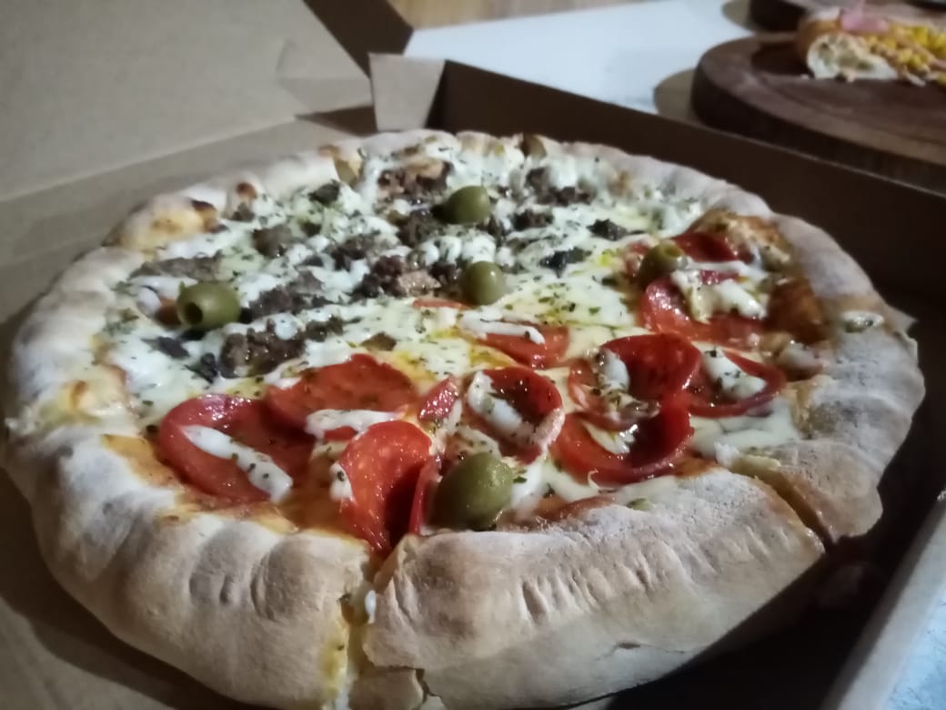 jorgeaquino128's tweet photo. La mejor Pizza de la Ciudad 
➡️Estamos km 35.5 Ita 
Elegí el sabor mas Rica 
Te llevamos #encasa 🏚
#Peperoni #Muzzarella
#Katupiry &amp; Pollo Carne
#Napolitana #Jamón&amp;Queso  
#Cebolla #Morada #Choclo 
#BordeRelleno💯 Masa Casera
Al mejor Precio!! WhatsApp 
http//.wa.me/595976159410 https://t.co/ISP4HPLyNt