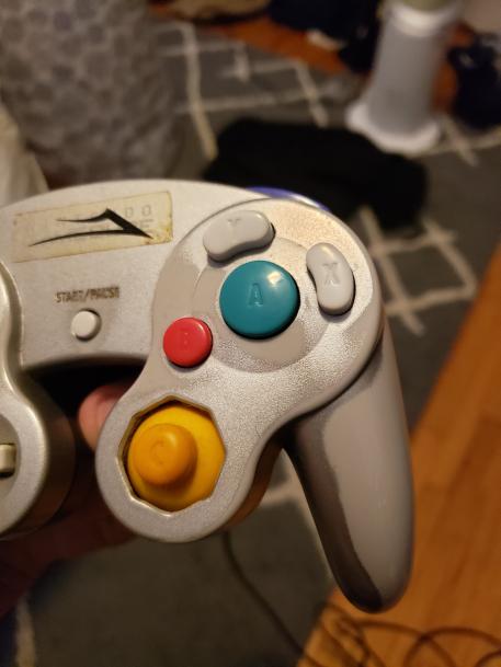MNMattt's tweet image. Silentwolf showed off one of his "old' beat up controllers the other day on stream, thought i'd share my oldest lol, the gates pretty much a circle now, i think i ran 3-4 motherboards through these shells back in the day