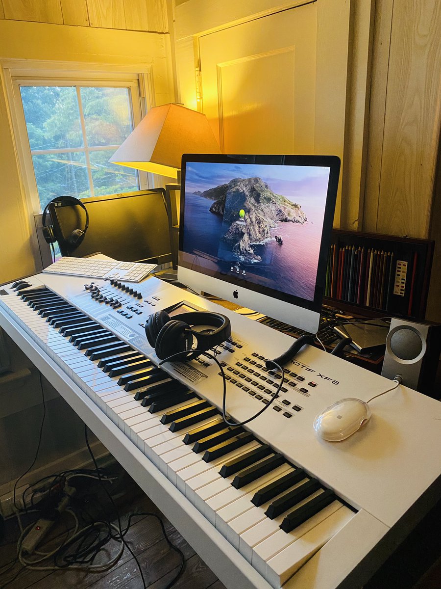 michaelhunte1's tweet photo. My happy place. #itsmusictime #musicismytherapy #musician #musicislife 🎹🎧 🖥 https://t.co/zTDbCawMbp