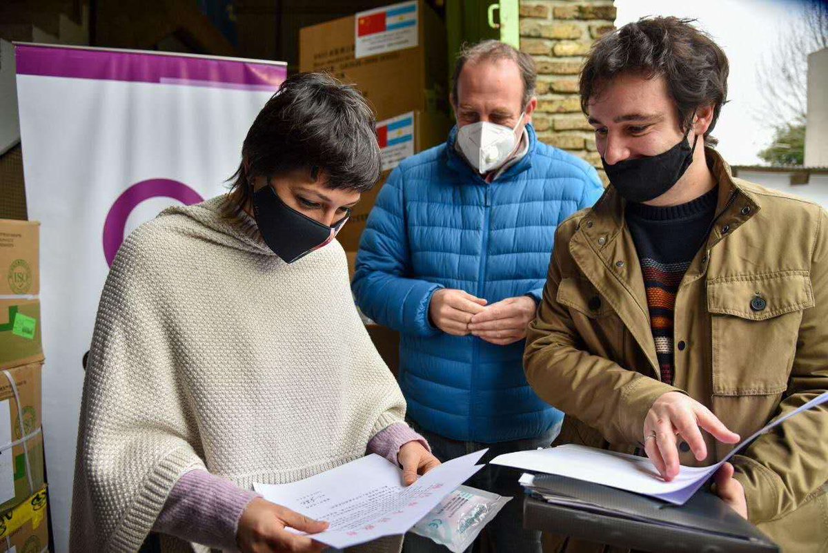 ChinaEmbArg's tweet photo. 🇨🇳 🇦🇷 En un nuevo gesto de colaboración y hermandad, la ciudad de Nanchang envió al minicipio de Quilmes una donación de 28.000 barbijos descartables para reforzar la seguridad del personal médico y sanitario. Compartimos el agradecimiento de @mayrasmendoza. https://t.co/2cHVcmrQrh