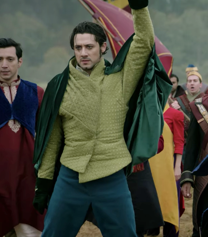 Yeah. We're just gonna thread. For any  #TheMagicians fans who might find this useful for cosplay and/or general thirsting purposes: some Fillorian Eliot Wardrobe Details.First up: The Cape™