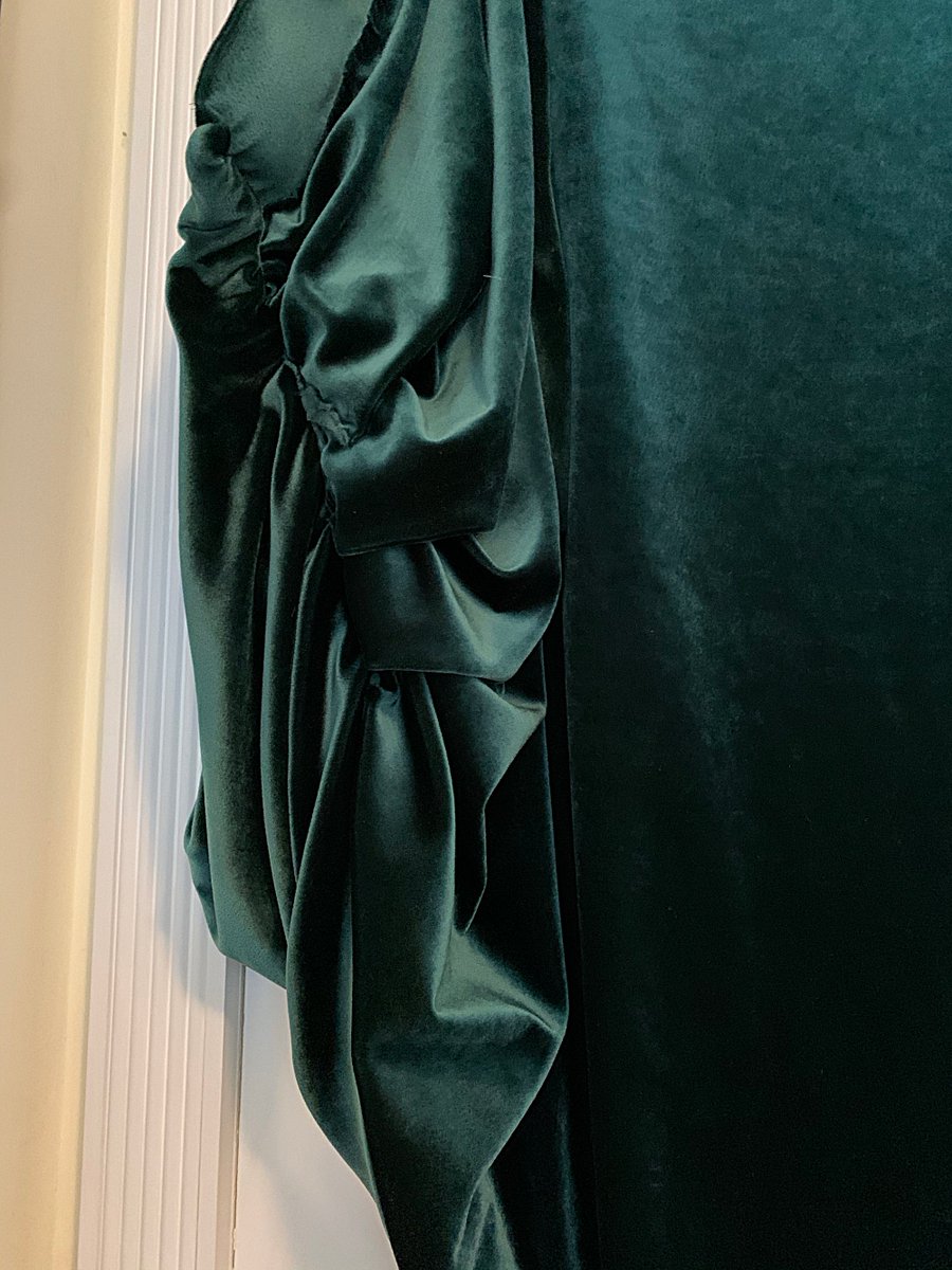 Ruching details. It is delightfully bouncy. There also feels like there& #39;s maybe??? Padding??? In the collar???