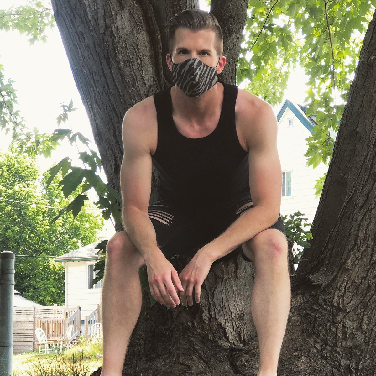 ifyouseekjesse's tweet photo. Ready for a #wild trip to the grocery store this weekend thanks to @JulieBeun's AboutFace Masks! 😷🦓 #quarantinelife #imazebra #ottawa
SHOP NOW ➡️ https://t.co/iJjY1ISA9F https://t.co/8iewXWk7Y1