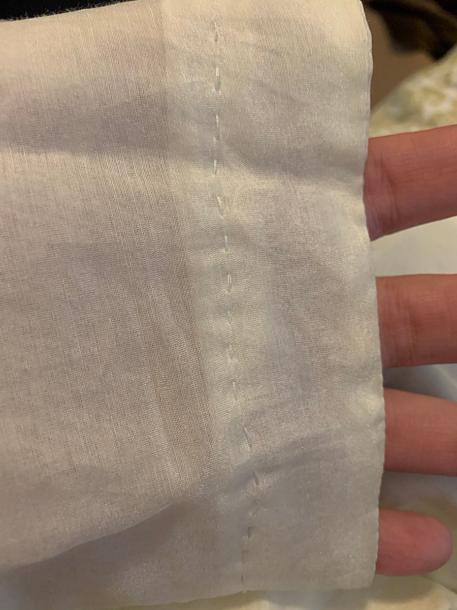 I don& #39;t know if I& #39;m more obsessed with the weird collar on this shirt or the hand stitching details on the cuffs tho