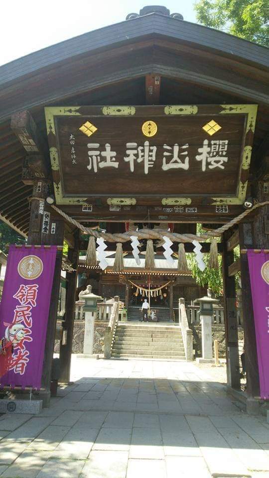 tsanada1600's tweet photo. 盛岡は会社時代に何度も訪れた町である。
「伊達藩と南部藩はあまり仲良くないのです。今も仙台営業所と盛岡営業所の営業エリア争いが。一関辺りが伊達への守りですよ。」
こんな話をしながらの出張だったな。
盛岡城の入口には藩主を祭る神社がある。
櫻山神社。なかなか趣のある神社であります。 https://t.co/POAfLwnSPo