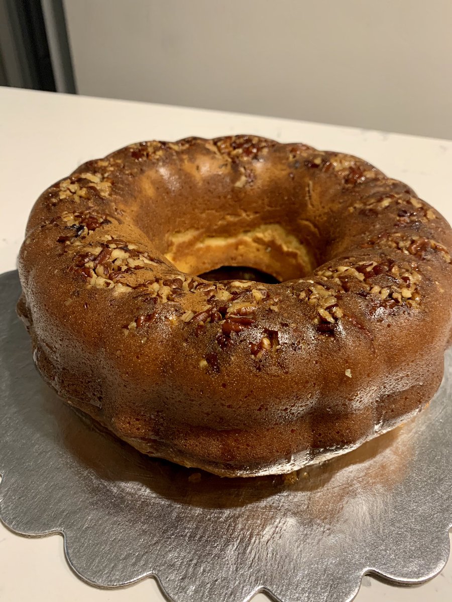 DrSJNickelberry's tweet photo. I managed to bake two cakes today, a rum cake and another peach cobbler pound cake. The kitchen is now closed!π¨πΎβπ³ π΄π
#singleliving #livingsingle #cabinfever #quarantinecooking #stayathome #ibake #icook #chefsean #menthatcook #menthatbake https://t.co/QVfSEo5Up6
