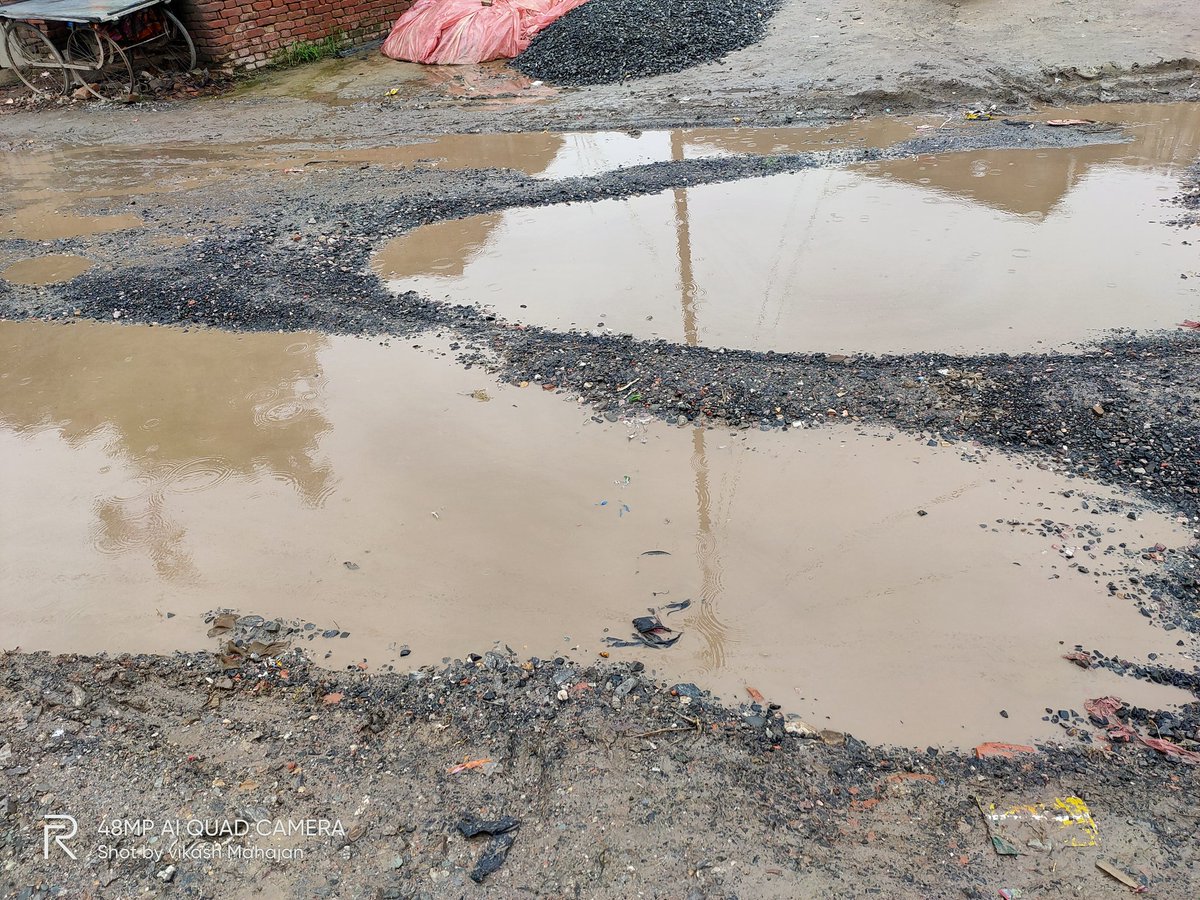 vikashMahajan10's tweet photo. #NH104_sitamarhi_to_bhittamor ( near nepal border)
#NHAI (#Netionalhighway)
#CMofbihar (#Nitishkumar)
#Sunilkumarpintu ( सांसद सीतामढ़ी)
#DMofsitamarhi (#ABHILASHA_K_SHARMA_IAS)
#sitamarhi

Mushkuraiye aap bihar mai h 🙄 https://t.co/z2Kvn7XooP
