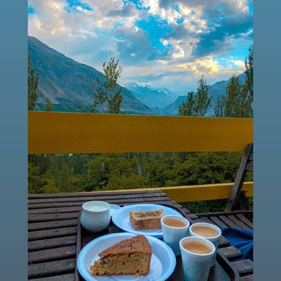 mountaincup1's tweet photo. Have high Hope's with low expectations , hunza these days, pic taken by @shakir_amin5 #pakistan #mountaincup #gbtravel #karimabadhunza #baltit #cafe #picoftheday #summer2019 #wanderlust #explorepakistan #tourdehunza #beautifuldestinations #traveldiaries #travelpakistan #coffee https://t.co/kdLL8MbS4s