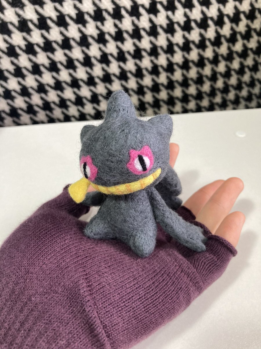 Sp ルーン W えすぴーるーん V Twitter 羊毛フェルトでジュペッタ君作りました 小さい手の身はサイズのぬいぐるみさん ゴーストタイプならではな不気味さも ポケモン刺せるかな 羊毛フェルト ポケモン