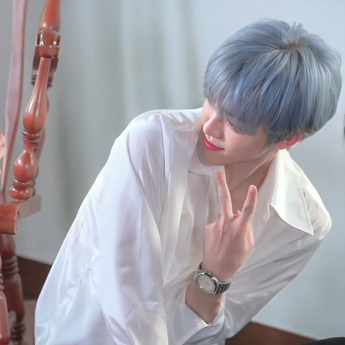 mid_nightblue's tweet photo. ช่วงนี้สังเกตว่าน้องแจมสวมเสื้อที่เป็นผ้า silk ซาตินบ่อยมาก ลักษณะเนื้อผ้าจะคล้ายๆชุดนอนคือมีความลื่น พลิ้วไหวและทิ้งตัว น้องสามารถทำให้ลุคนี้ออกมาโดยมีความอ่อนโยน Feminine เซ็กซี่และมีเสน่ห์มากด้วย https://t.co/IhtvqDz87l