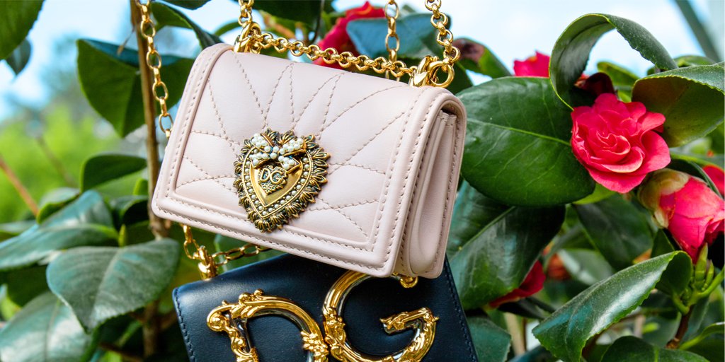 BongenieGrieder's tweet photo. Celebrating Italian glamour, romance and femininity...
https://t.co/V8FTdGFM2y
#BongenieGrieder #DolceGabbana #TimelessBag #BagLovers #BagsAddict #SummerBags #ShopOnline #Switzerland https://t.co/nkbyamaIfK
