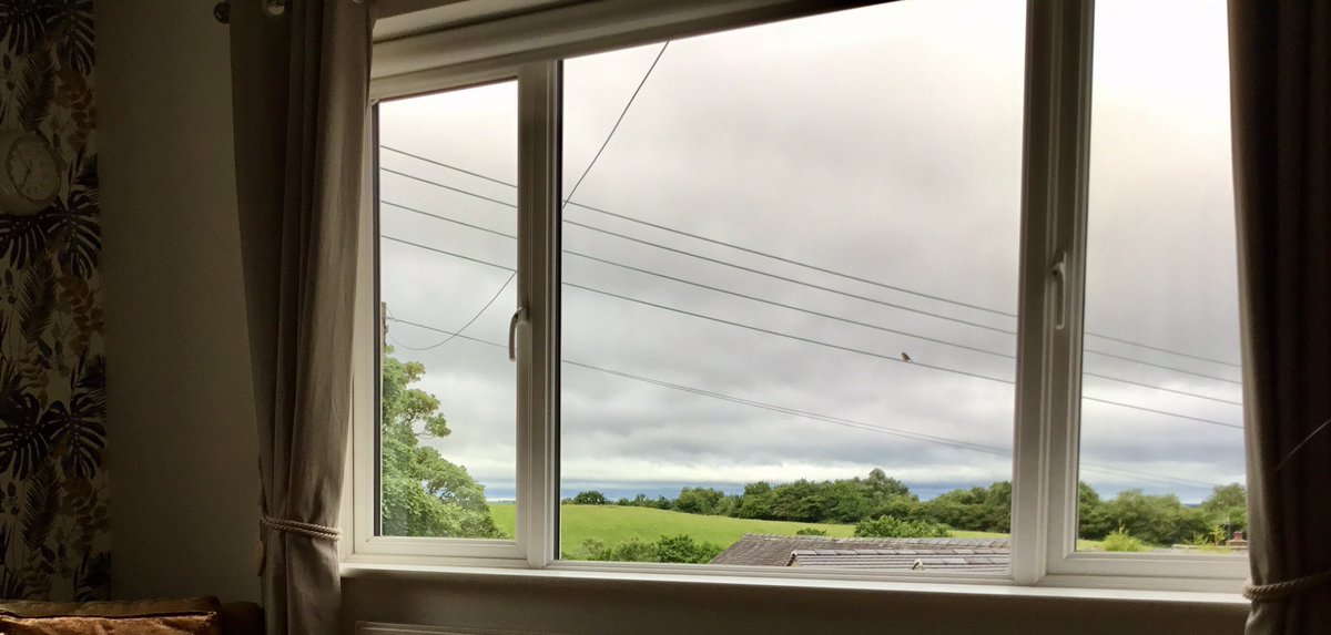 writermels's tweet photo. Caught the clouds today looking like the sea in the distance from my window. #cloudsrollingin https://t.co/WZc14hkmgB
