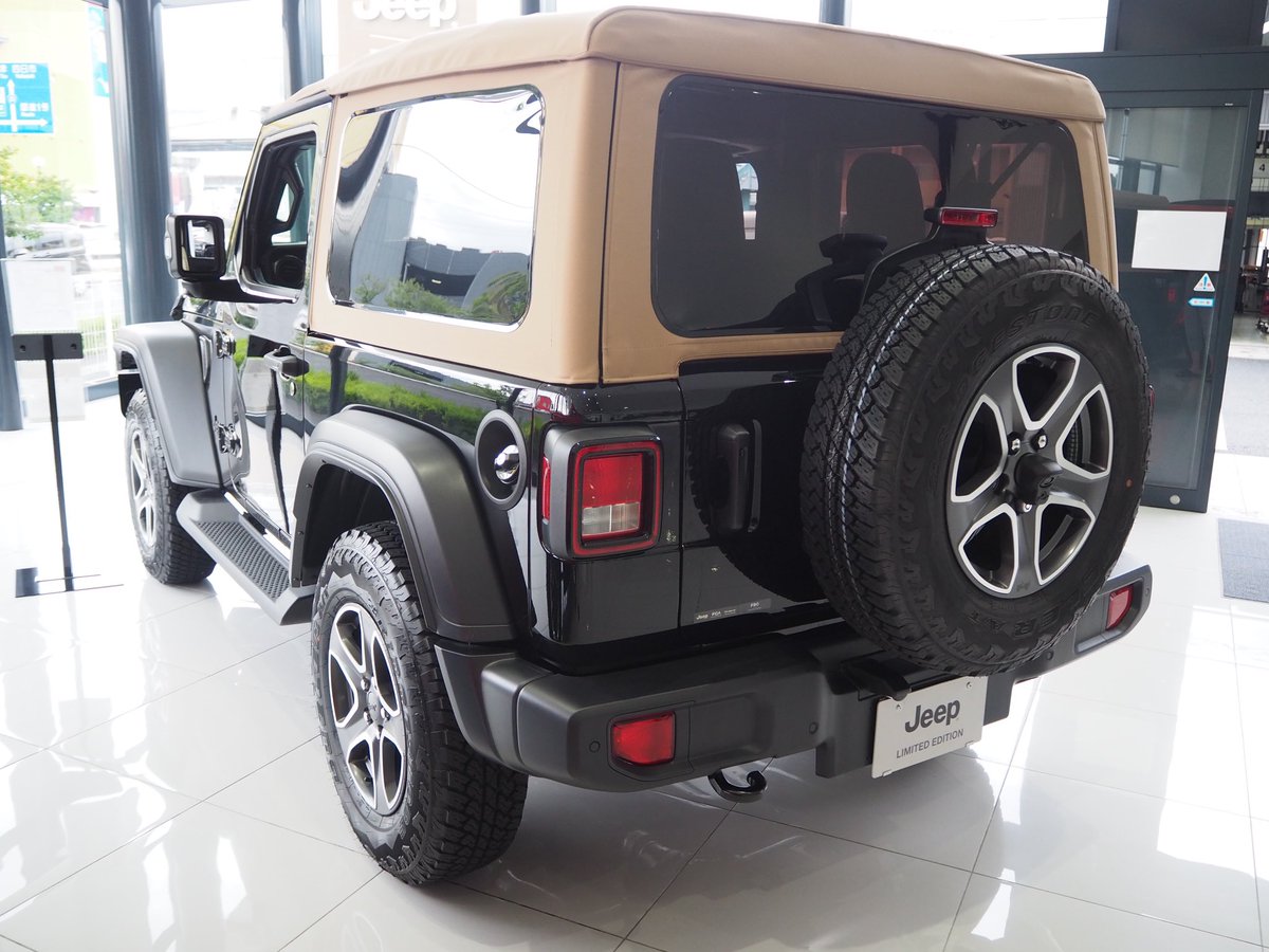 じおん Twitter પર 今日は 色々と見てきました ジープラングラーブラックタン 限定モデルで ブラックのボディにタンの幌 ﾟ レクサスｅｓ ワインレッドのボディにワインレッドの内装 かなりヤバい 笑