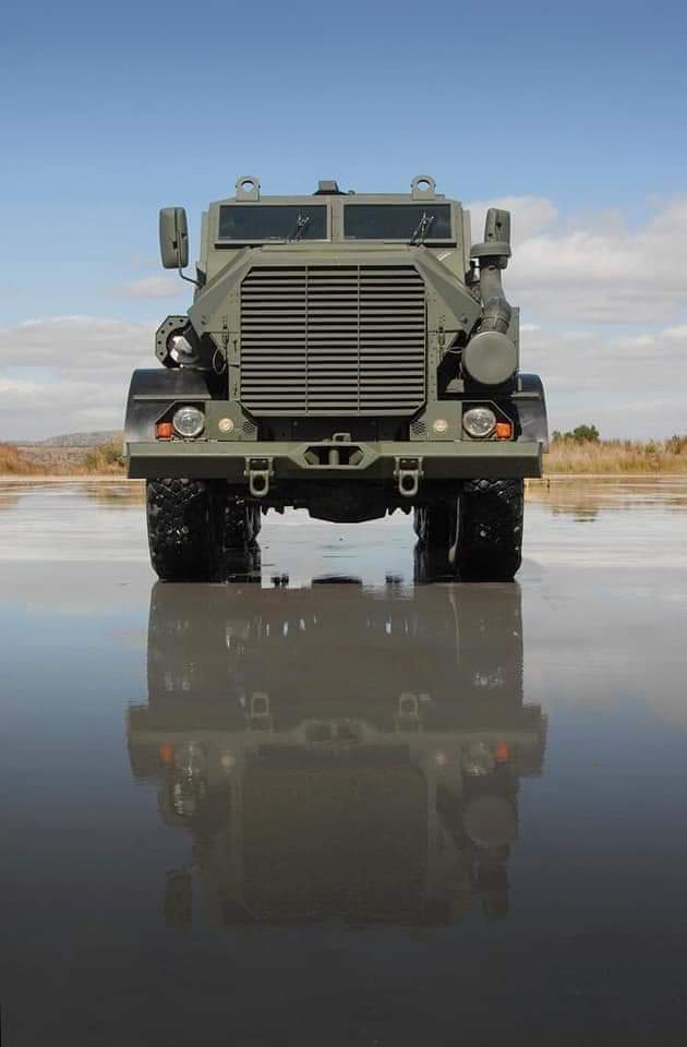 shailen_pratap's tweet photo. महिंद्रा एंड महिंद्रा कंपनी ने #MineProtectedVehicle बनाकर सेना को समर्पित किया। पहले यह गाड़ी विदेशों से इंपोर्ट की जाती थी। यह गाड़ी पहले से प्रयोग की जाने वाली माइन प्रोटेक्टेड व्हीकल से ज्यादा एडवांस और अच्छी है। आत्मनिर्भर भारत।।
धन्यवाद .@anandmahindra जी 🙏 https://t.co/agEd7okDgC