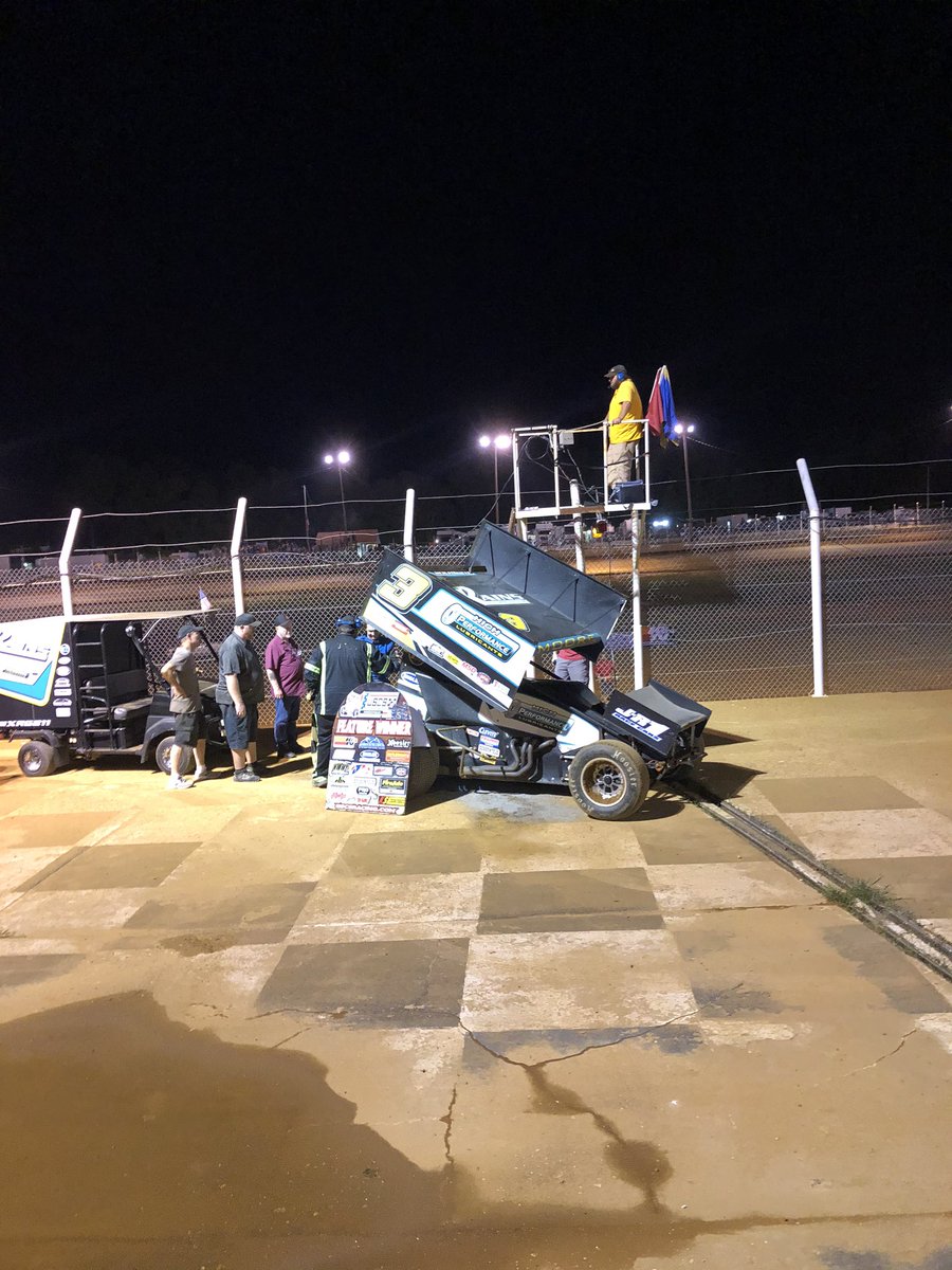 volfan1983xxx's tweet photo. Howard Moore #USCS Sprint Car Winning at #Lexington104Speedway ๐๐#HowardMoore @uscsracing https://t.co/5QO6WL6kbI