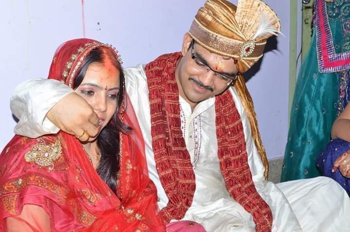 Vishwajeetnonia's tweet photo. वैवाहिक जीवन के मधुर वर्षगांठ की हार्दिक बधाई और शुभकामनाएं!
सदैव प्रेम❤️ सुख, शांति 🕉️समृद्धि l
#Happy_anniversary
#Saran_SP
#Harikishor_Ray https://t.co/qqNwuTVwH8
