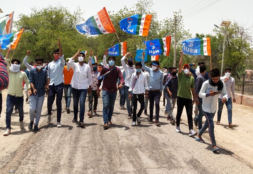 Ramniwaskukna's tweet photo. समस्त प्रदेश के विद्यार्थियों के स्वास्थ्य से बढ़कर कुछ नहीं है,इसलिए सरकार उन्हें तत्काल प्रमोट करे✊✊
#जीतेगा_छात्र_जीतेगा_राजस्थान 
 @ashokgehlot51 @DeependerSHooda @BSBhatiInc @nsui @guptar @Neerajkundan @_gurjotsandhu @AbhimanyuP00NIA 
#जीतेगा_छात्र_जीतेगा_राजस्थान https://t.co/nwZU3EKXT7