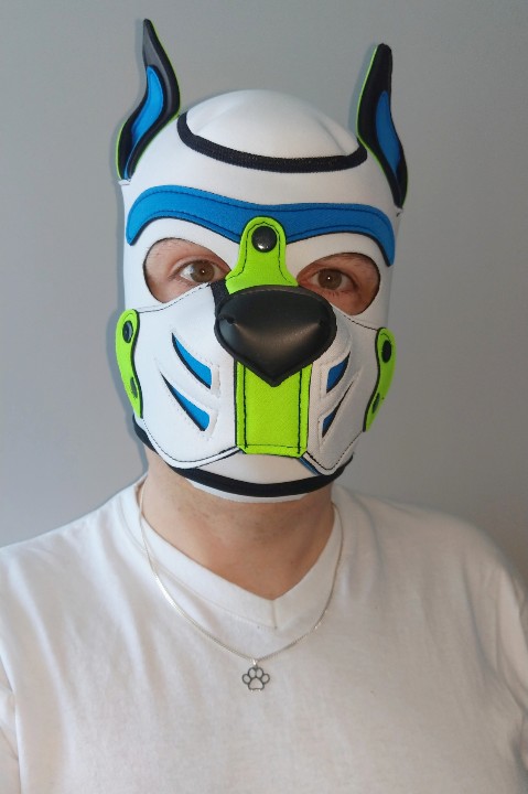 Awroooououo! 🐾 This pup can't help himself. From time to time I have to change my fur. 

#pup #puppy #petplay #pupplay #puppylove #humanpup #humanpuppy #puppycologne #gaygermany #gaycologne 
#pupdexter #dogplay #gaypup