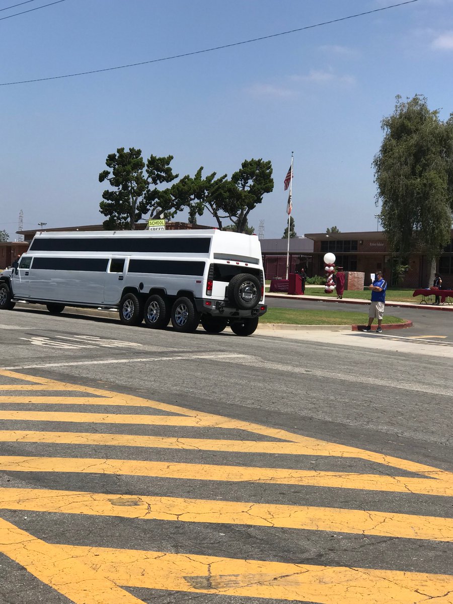 RubenSalazarHS's tweet photo. Ruben Salazar HS first ever drive through graduation! #Classof2020 #DriveThroughGraduation https://t.co/It5fPPLkgs