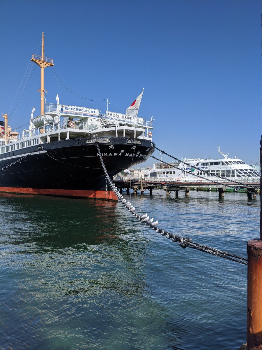 SamHennessy's tweet photo. Ship docked at port in Yokohama Japan. #Japan #yokohama #tokyo #water #photography #ship #ocean https://t.co/QhcqpE9EAY