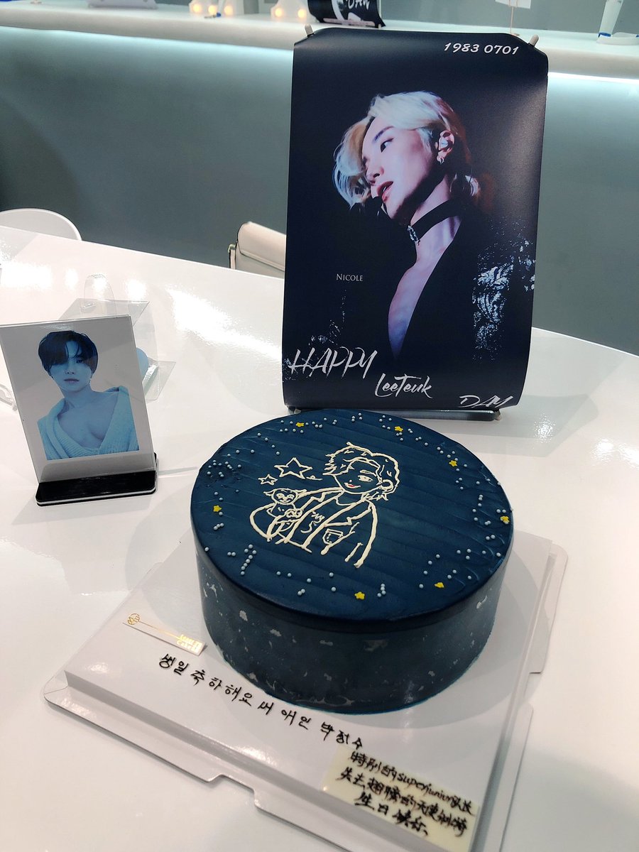 XINGG1004's tweet photo. 𝗛𝗔𝗣𝗣𝗬 𝗟𝗘𝗘𝗧𝗘𝗨𝗞 𝗗𝗔𝗬🎉
2020 Leeteuk Birthday Party in XI'AN

우리 영원한 소녀대통령 박정수 생일 축하해🎂

—From China Xi‘An ELF love
 We will support you forever. 사랑해❤️

#이특 #LEETEUK#利特#イトゥク#SUPERJUNIOR
@special1004 https://t.co/C2VyrmxUGT