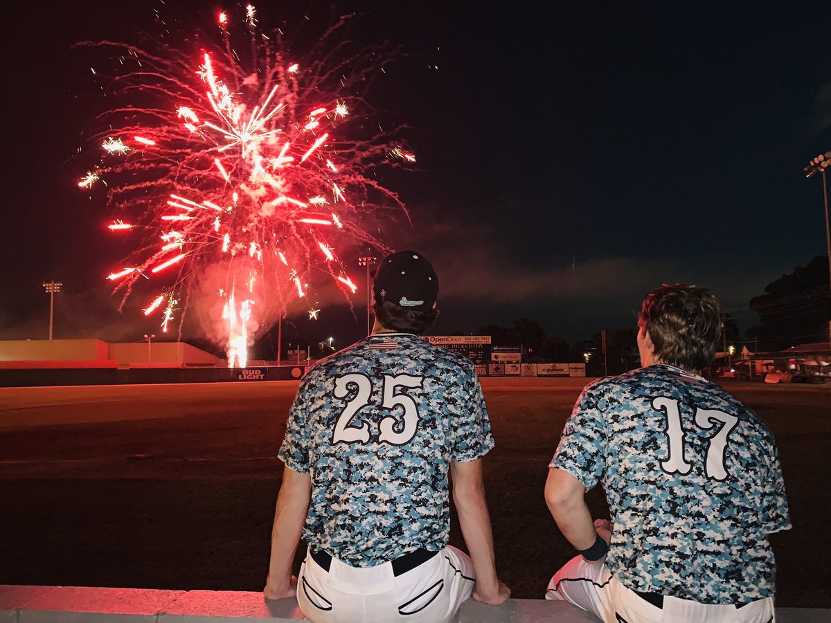 EdentonSteamers's tweet photo. THE GREATEST show in E-town 🤩 https://t.co/XsEYDzLTVH