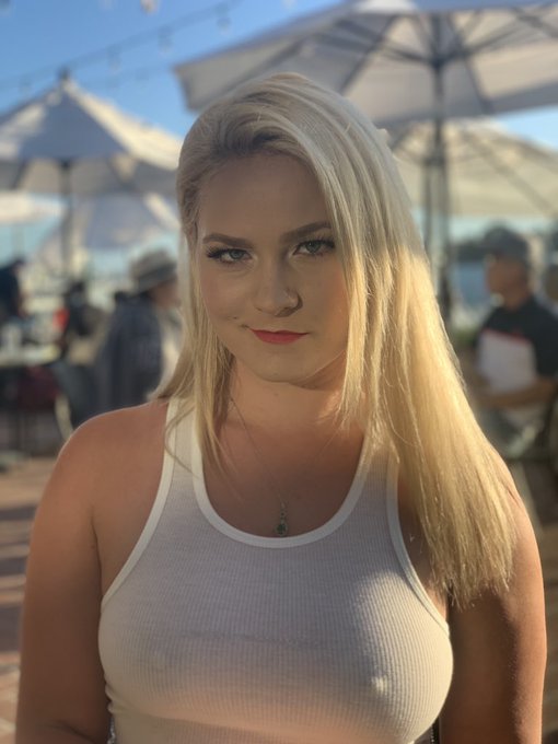 Dinner time https://t.co/pmwRRJO1P5<a href="/tag/selfiesunday"class="tags"><span>#selfiesunday</span></a>