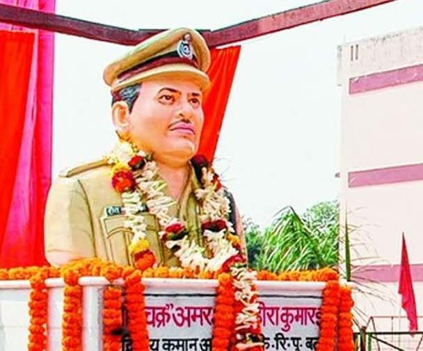 The Nation remains Indebted.

Shaheed Hira Kumar Jha, 2IC, Shaurya Chakra awardee of 7 Bn #CRPF laid down his life fighting #Naxals on Bihar-Jharkhand border this day six years ago on July 4, 2014.

We Salute his Courage &amp; Valour which has inspired the Generations in <a href="/crpfindia/">🇮🇳CRPF🇮🇳</a>