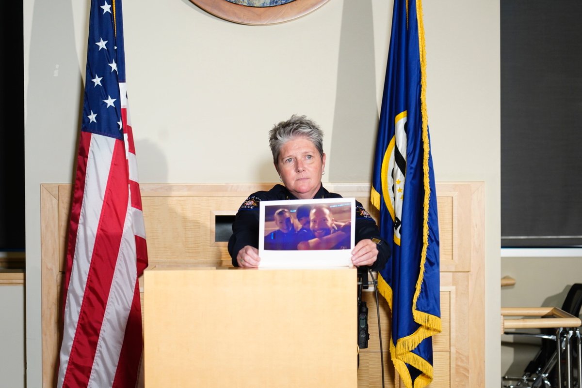 SentinelColo's tweet photo. Aurora police release photos, pillory cops who mocked #ElijahMcClain death - Sentinel Colorado https://t.co/4CTfNnH5MN 

#JusticeForElijahMcClain #AuroraProtest #AuroraPoliceDepartment #AuroraCO #APDactivity

#NoPaywallHere https://t.co/4IKrXckSs0