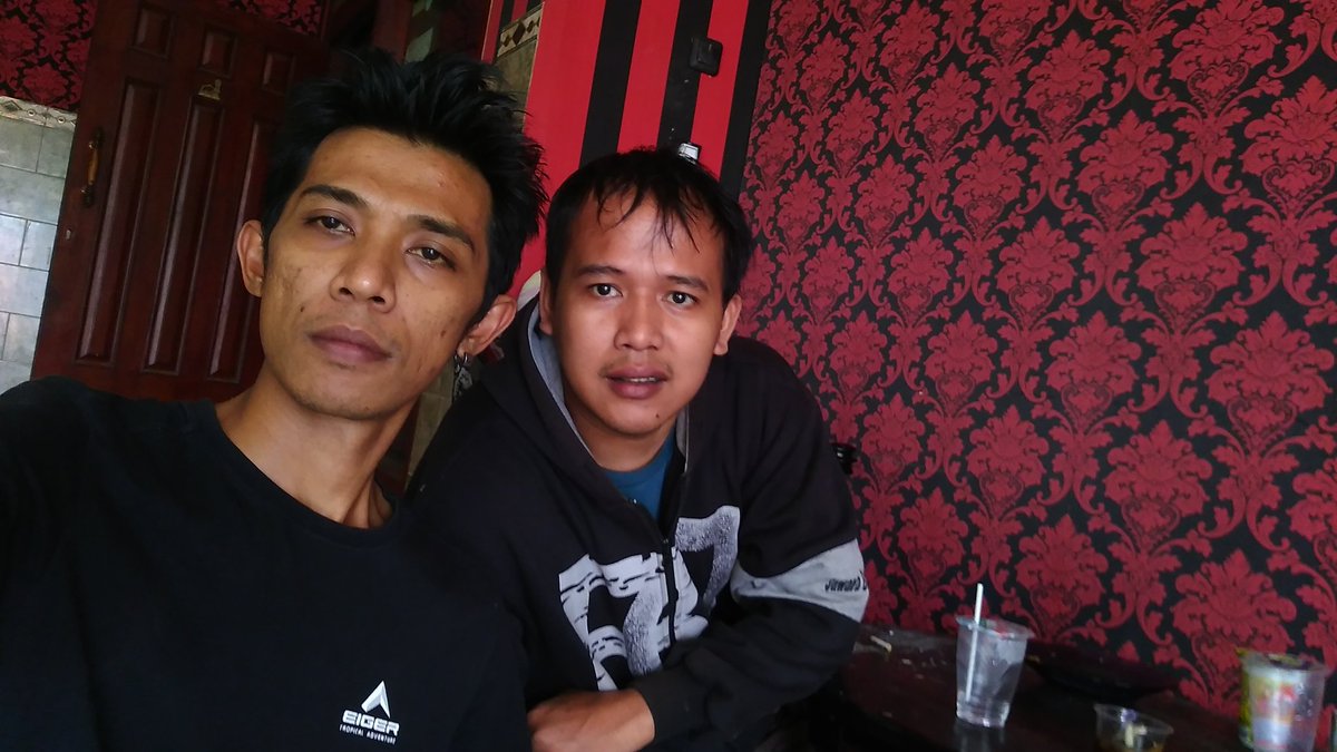 sandyreptile's tweet photo. at Kediaman Olik Morgan ;) https://t.co/OYCLUNkHHN
